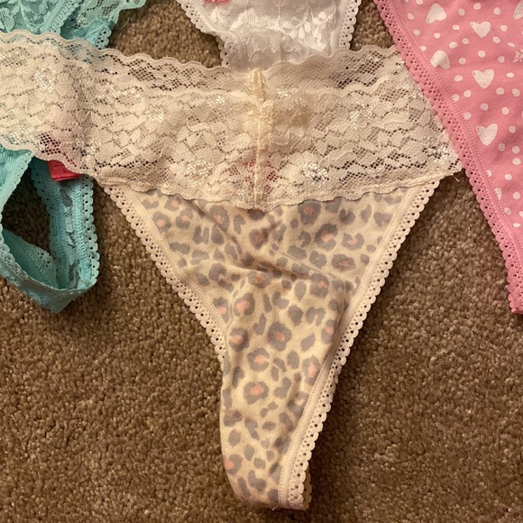 Betsey Johnson size L Lacey set of 4 thongs LIKE NEW!!! - Picture 3 of 5